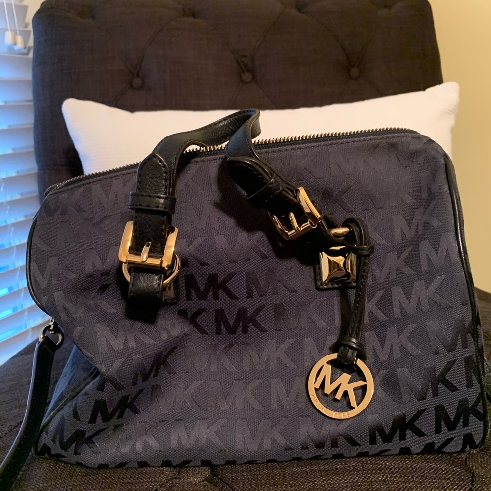 Hand Bag - Picture 2 of 5